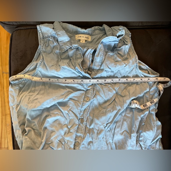 Cloth & Stone Chambray Top - Picture 9 of 9